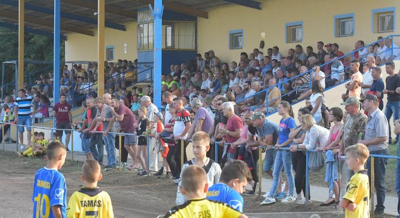 Kamera rögzítette a tamási rongálást – még jelentkezhetnek az elkövetők, mielőtt rendőrségre megy a klub