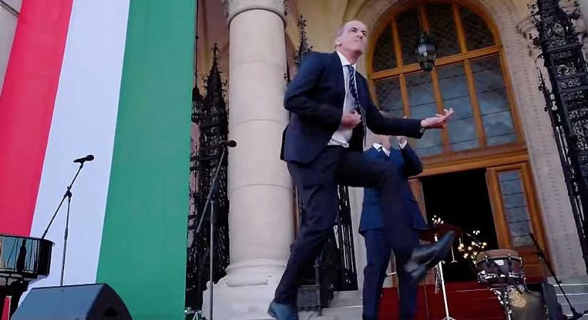 Tőkés László nagyon kiakadt Hegedűs Zsolt tánca miatt, szerinte ennek az örömködésnek meg lesz még a böjtje