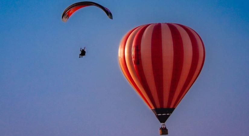 Hőlégballon lassította a forgalmat Gesztely közelében