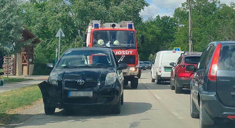 Két autó ütközött Békéscsabán