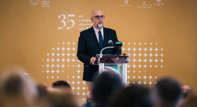 Kelemen Hunor: június elejéig fel kell állnia a kormánynak, különben milliárdokat bukunk