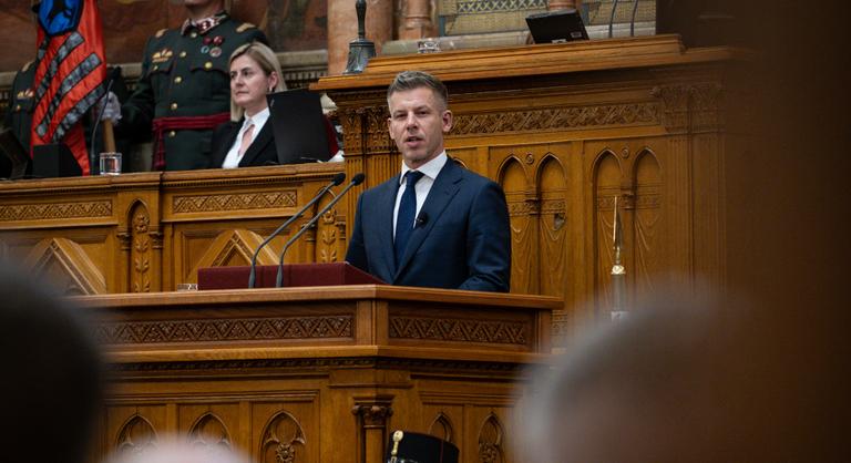 Megalakul Magyar Péter kormánya, esküt tesznek az új miniszterek