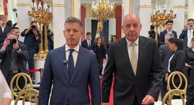 Sulyok Tamás megaláztatásainak pillanatai képeken - érdekes jelenetek a miniszterek kinevezéséről készült felvételen