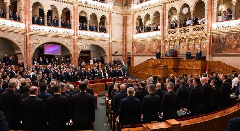 A parlamentben tesznek esküt a Tisza-kormány miniszterei