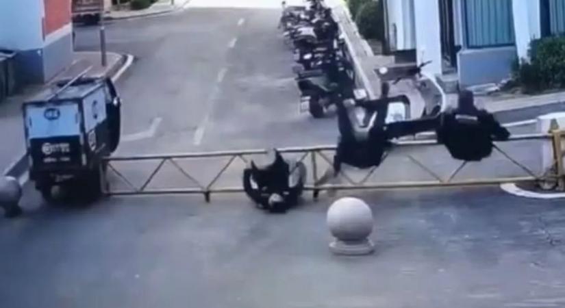 Videón, ahogy egy mozdulattal három embert küld padlóra a furgonos