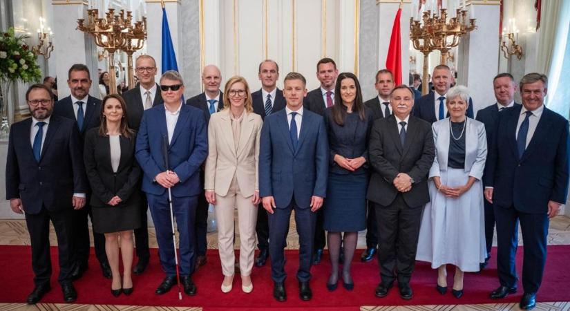 Új fejezet: esküt tettek a miniszterek, itt a teljes névsor