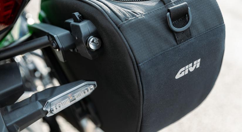 GIVI Stealth: eltüntethető oldaltáska-tartó rendszer sportmotorokra és naked bike-okra