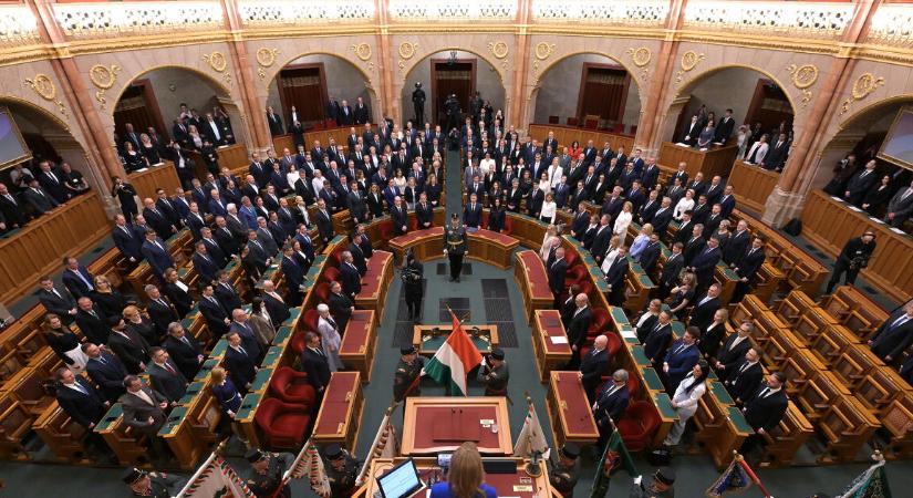 Megalakult Magyar Péter kormánya, esküt tettek a miniszterek