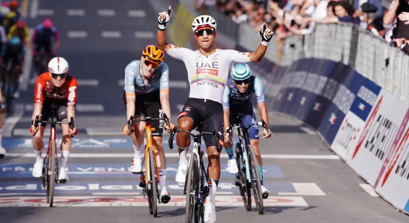 Giro 2026: Jhonatan Narvaez villant Cosenzban, Giulio Ciccone vette t a rzsaszn trikt