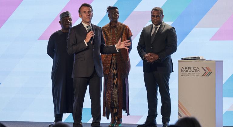 Emmanuel Macron váratlanul félbeszakított egy előadást, hogy csendre intse a közönséget
