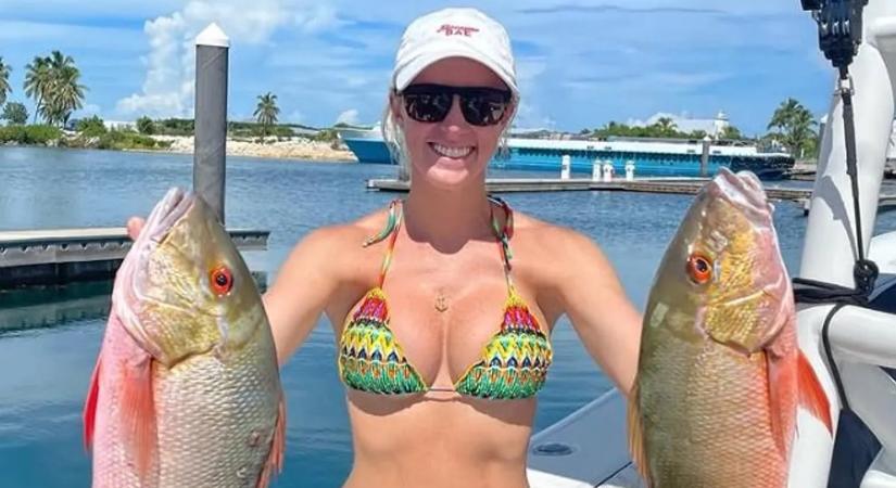 A szexi modell Vicky Stark bikinis fotóival és méretes halakkal robbantja fel a hangulatot