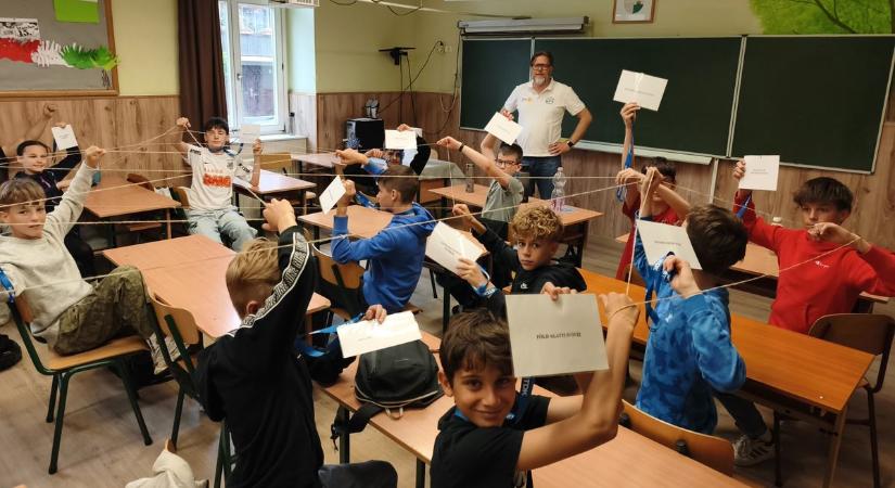 Negyedszer is EndPlasticSoup: környezetvédelmi napot tartott a Rotary Club Szombately és a Zrínyi-iskola