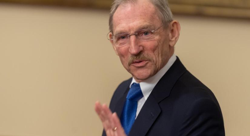 A Pintér Sándor vezette Belügyminisztérium távozóban még reagált Magyar Péter tárlatvezetésére