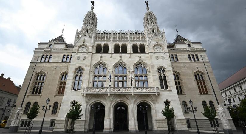 Furcsa közleményt küldött a Belügyminisztérium, miután Magyar Péter megmutatta az épületének luxusát