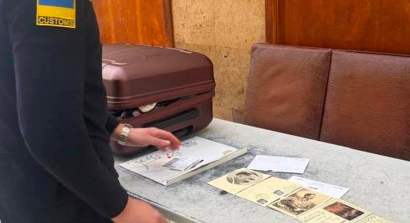 Csapon a Hitler-korszakból származó régi levelezőlapokat foglaltak le