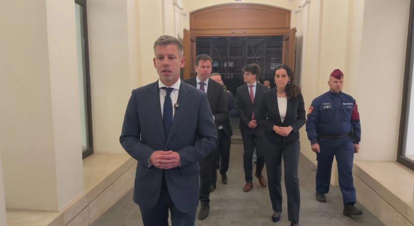 A Karmelitából élőzött Magyar Péter