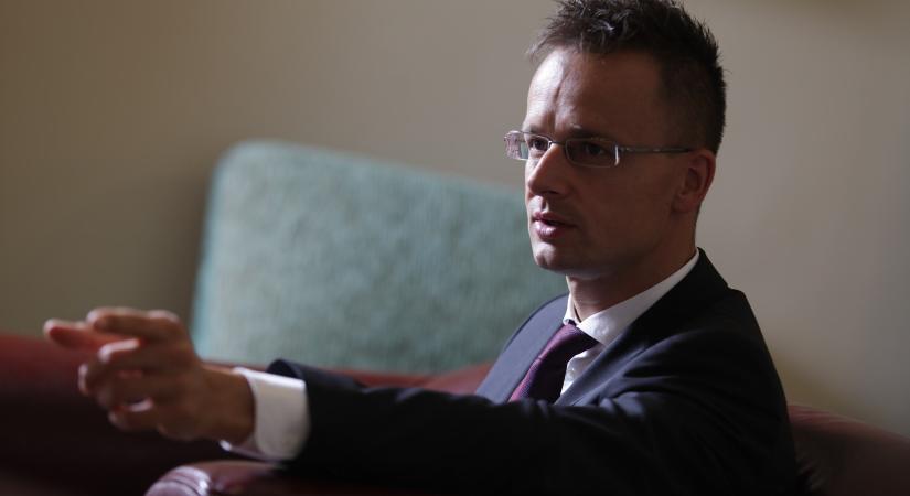 „A bocsánatkérés nem szégyen”: Ruff Bálinték vizsgálhatják Szijjártóék cégét is