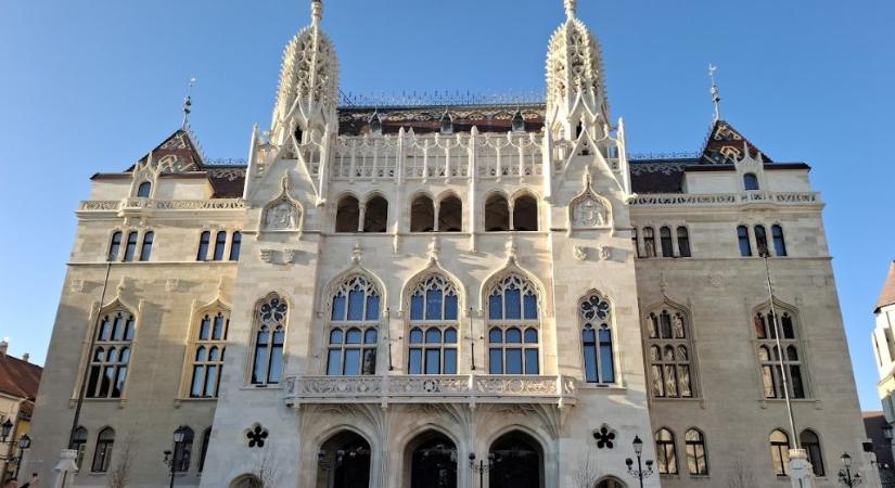 Magyar Péter videót tett közzé Pintér 70 milliárdos minisztériumáról