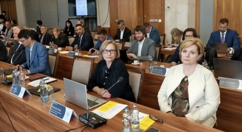 Kisiskolák, nyelvhasználat, Krasznahorka és magyar adások is napirenden a nemzetiségi tanács ülésén