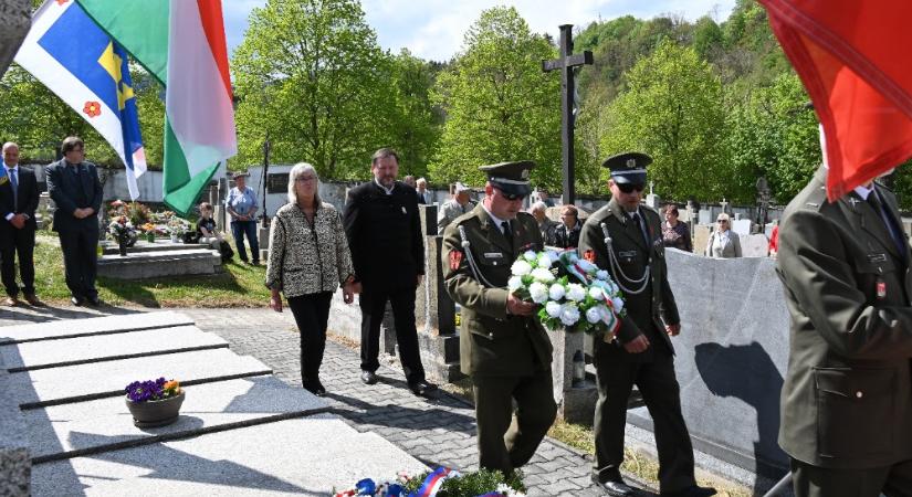 Főhajtás a világháborúk áldozatai előtt Dél-Csehországban
