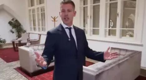 Magyar Péter videón mutatta be a Belügyminisztérium milliárdokért felújított épületét