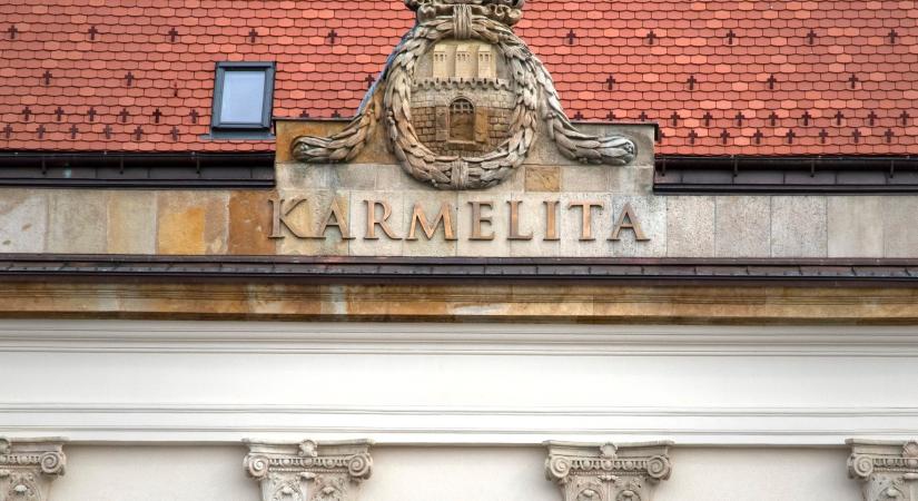 A Nemzeti Galériából kölcsönzött csúcsképek díszítették a Karmelitát, szakértői becslés is készült