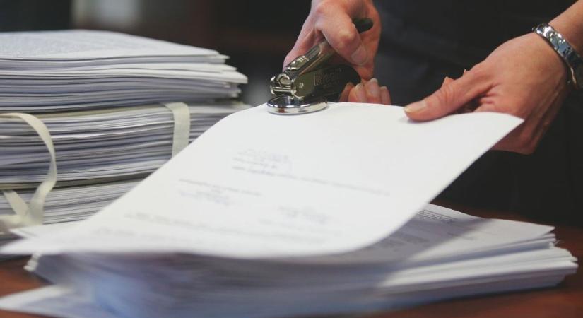 Súlyos milliókba kerülhet a szeretet, ha elmarad a papírmunka: ennyi az örökösödési illeték 2026-ban