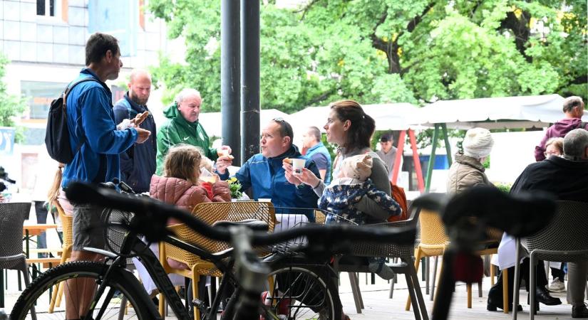 Hatalmas volt a nyüzsgés a szolnoki bringás reggelin
