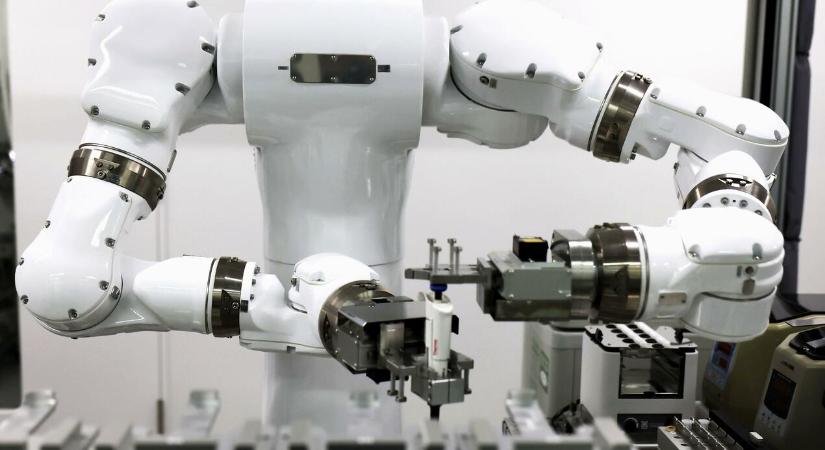 A Tokiói Természettudományi Egyetemen robotok végzik az orvosi kísérleteket
