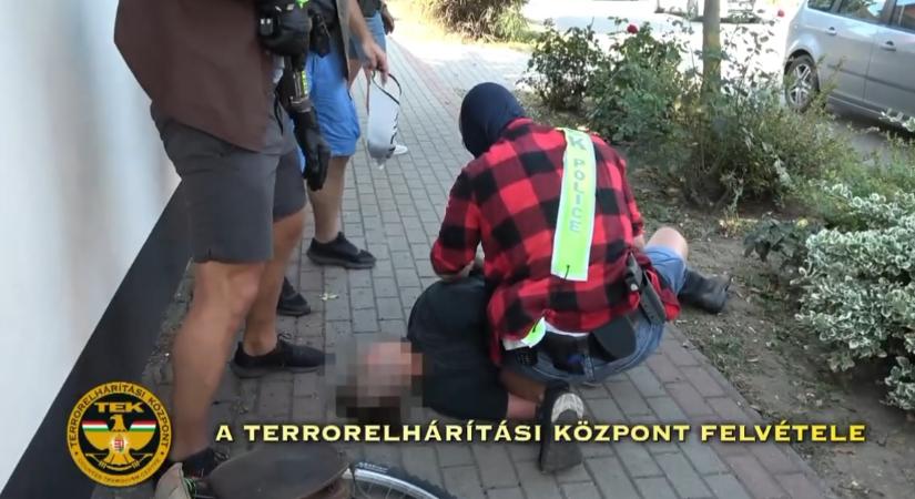 Robbantással fenyegette meg a hajdú-bihari díler a nem fizető “ügyfeleit”
