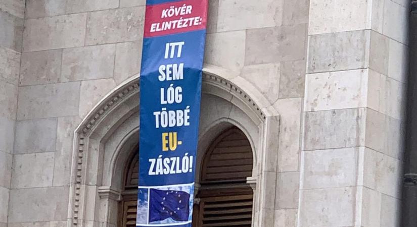 Gréczy Zsolt felidézte: Másik irodába költöztették a DK-t az uniós zászló miatt