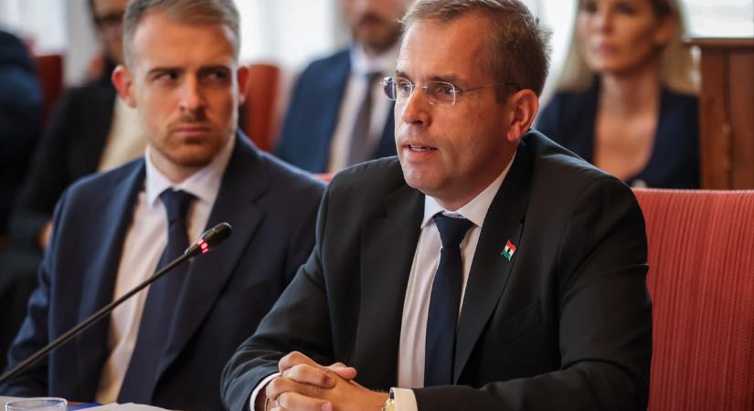 Hivatalosan Ruff Bálint minisztériumánál nevezték ki az első államtitkárt
