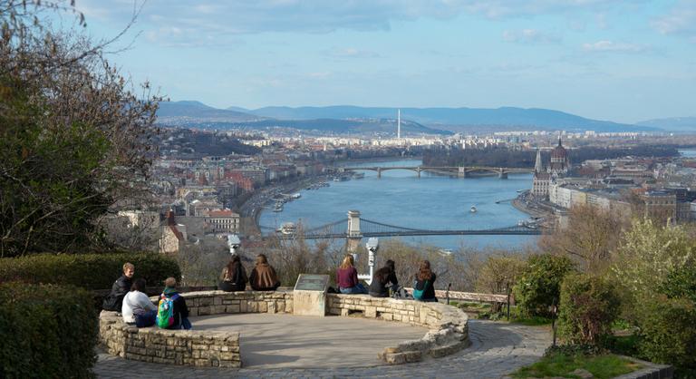 Napos szerda elé nézünk, még a frontok is szabadnapot vesznek ki