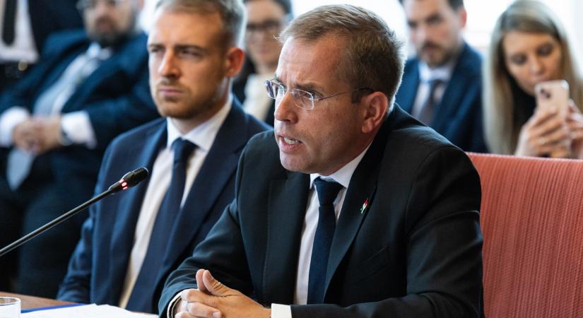 Ruff Bálint minisztériumánál nevezték ki hivatalosan az első államtitkárt