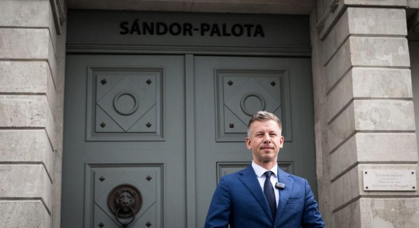 Orbán jobbkeze ment, Magyar Péteré jött