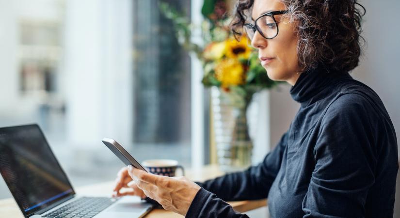 5 mérgező szülői szokás, ami miatt a felnőtt gyerekek inkább fel sem veszik nekik a telefont