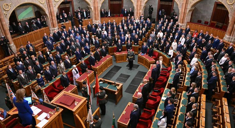 Ez gyors volt: váratlanul távozik az Országgyűlés Hivatalának főigazgatója