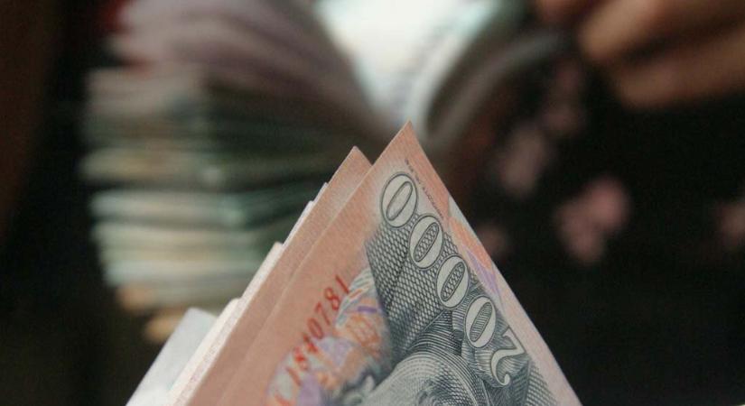 Milliókról marad le Magyar Péter, ha 2,5 millió forintban maximalizálja a kormányfői fizetést