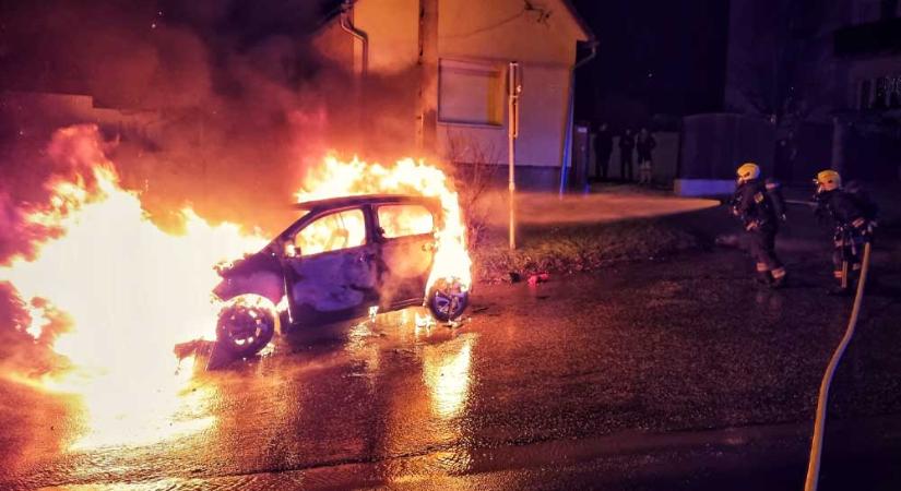 Szörnyű baleset: két huszonéves szénné égett, miután autójuk hídfőnek ütközött és kigyulladt