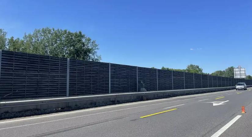 Felborult kamion miatt zárták le az M5-ös autópályát Újhartyánnál