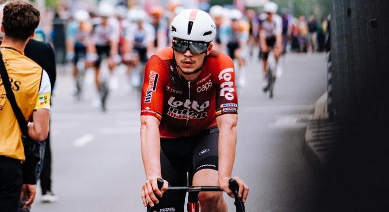 Betegsg tizedeli a Lotto Intermarch csapatt, Arnaud De Lie mr feladta