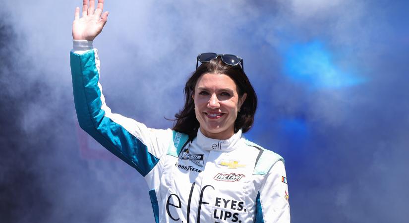 Első nőként az autósport történetében Katherine Legge nekivág az Indy 500 – Coca-Cola 600 duplának!