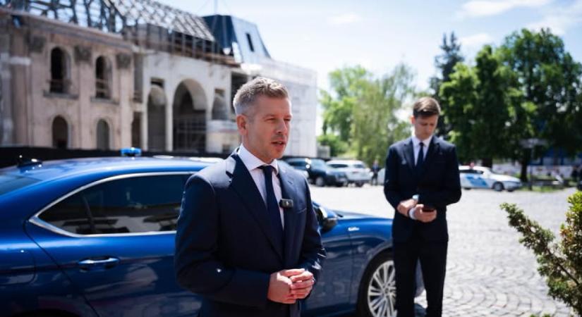 Kiderült, hol fog lakni és milyen autóval fog járni Magyar Péter