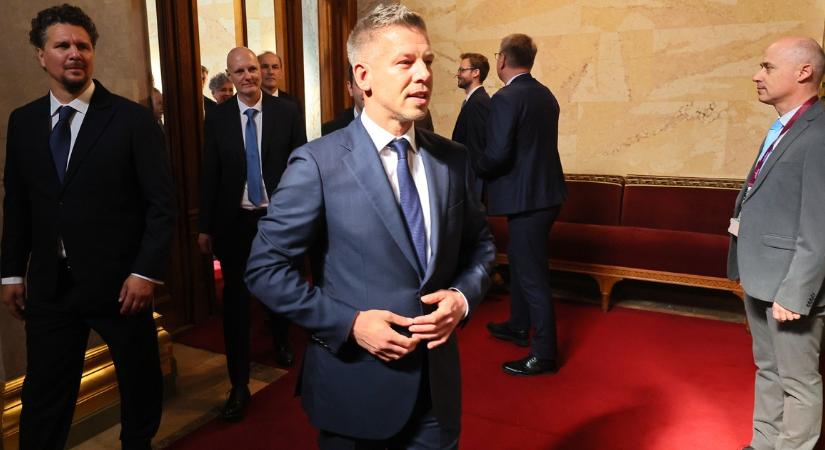 Magyar Péter így döntött a szolgálati autóról és a kormányzati rezidenciáról