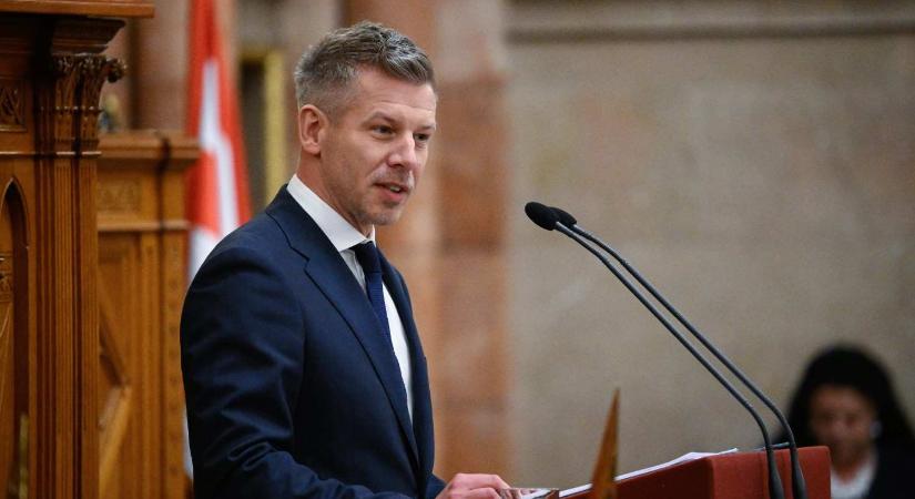 Magyar Péter megmutatta a miniszterelnöki szolgálati gépkocsiját