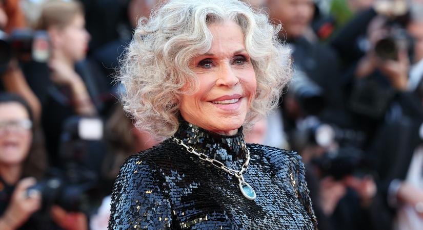 Elállt a szavunk: a 88 éves Jane Fonda mesés Gucci ruhában ragyogott Cannes-ban
