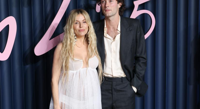 Megszületett Sienna Miller harmadik gyereke - így érzi most magát a színésznő