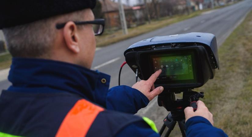 Razziát tartottak Baranyában: gyorshajtók és szabálytalan kamionosok kerültek célkeresztbe