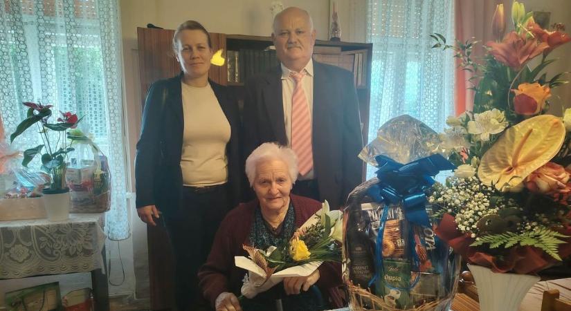 90 éves lett a Nagygeresden élő Roza néni