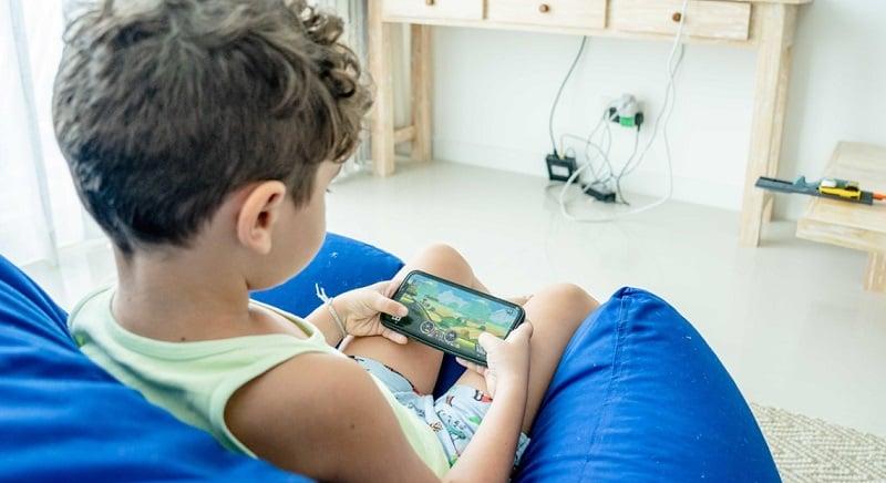 Komoly szigorítás jöhet az EU-ban, korlátozhatják a gyerekek TikTok- és Instagram-használatát